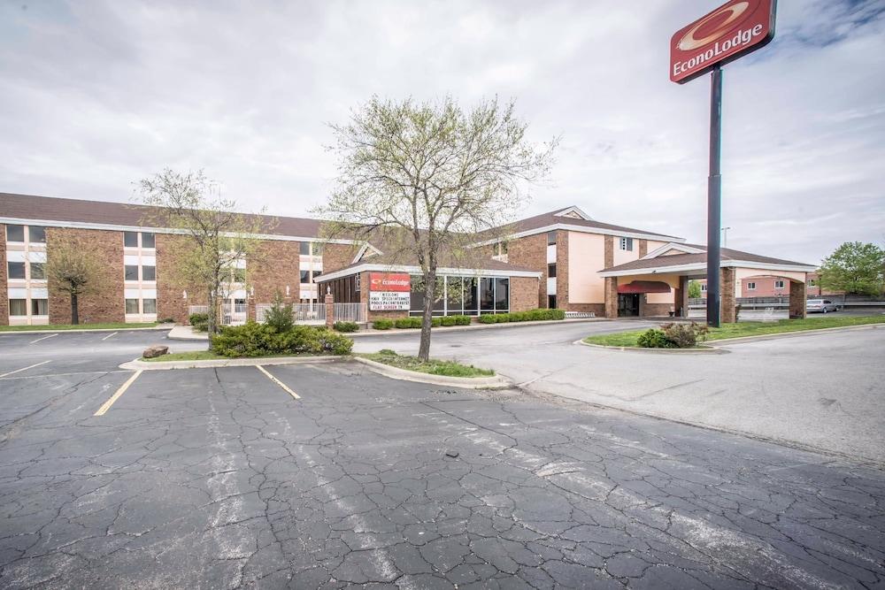 Econo Lodge *