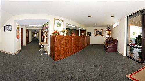 Econo Lodge *